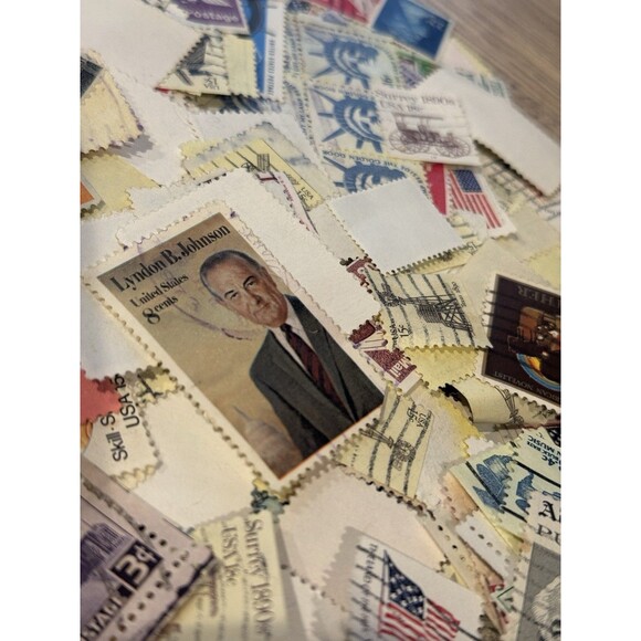 Stamp Collection Assorted USPS Postage 10, 5 Cents Various Vintage Stamps +200 - Picture 2 of 11